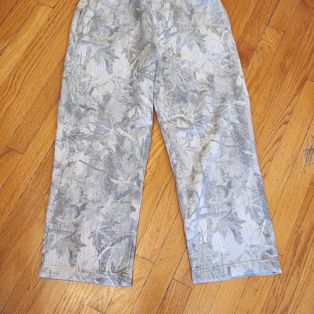 Hollister Men's Gray Leaf Print Sweatpants
